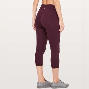 Lululemon Wunder Under Crop (Hi-Rise)Full-On Luxtreme 21"
Dark Adobe size 8 EUC